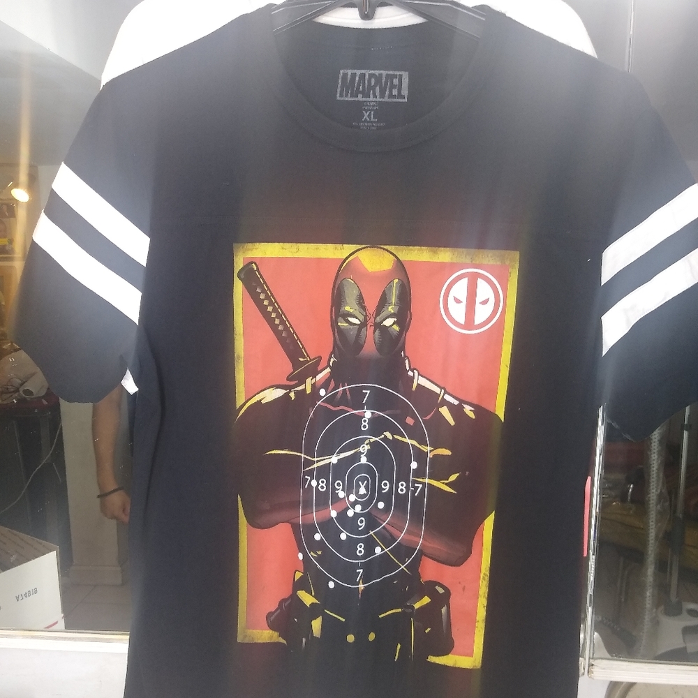 Deadpool shirt XL
